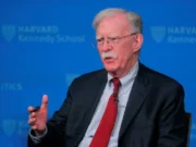 Минюст США намерен запросить обвинение против экс-национального советника по безопасности Болтона, сообщает источник