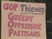 Сотни человек выступают против манипуляций с картами избирательных округов в Северной Каролине