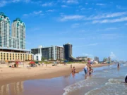 Смерть пожилой женщины на пляже в Техасе вызывает опасения по поводу безопасности