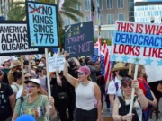 Группы защиты гражданских прав и профсоюзы готовятся к субботним митингам «Нет королям»