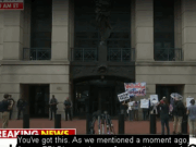 Джеймс Коми пытается прекратить уголовное дело, ссылаясь на «мстительное» преследование